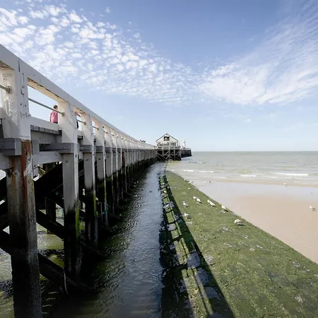 Beachhouse With Parking By Interhome *
